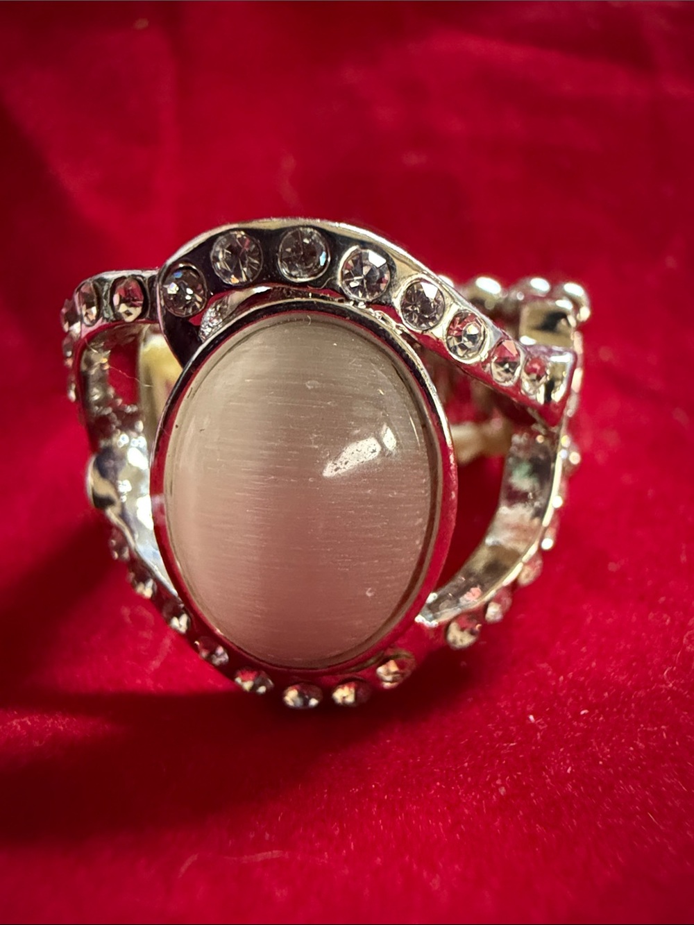 Silver-Tone Cat's Eye Oval Ring with Clear Crystals J0296